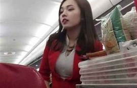 空姐职场揭秘：麻豆映画传媒带你领略空中生活的魅力与障碍