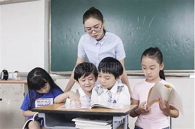 麻豆传媒：老师与学生之间的创意碰撞与成长故事