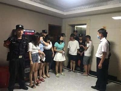 麻豆传媒外送女：探索独有体验与美丽素颜魅力